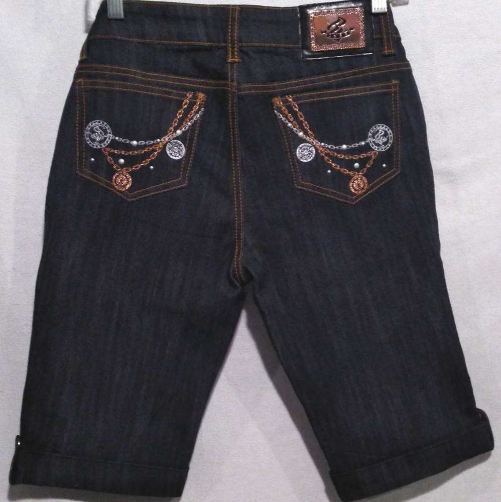 ROCAWEAR Ladies Bermuda Shorts Size 9 NWOT - Picture 2 of 8